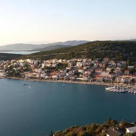 In With Sea View, Balcony, Air Conditioning, Wifi Apartmán Tisno