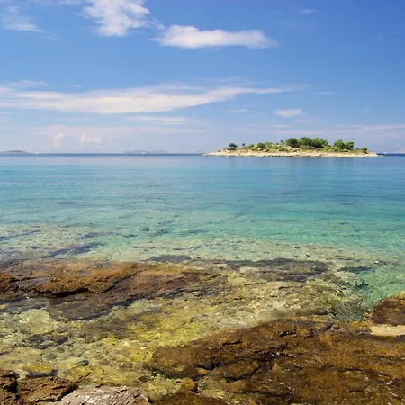 Apartman In With Sea View, Balcony, Air Conditioning, Wifi Tisno