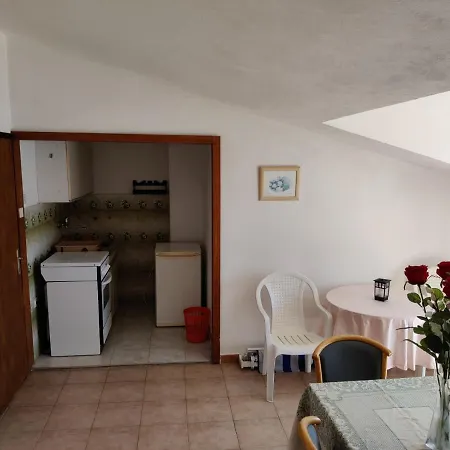 Apartman In With Sea View, Balcony, Air Conditioning, Wifi