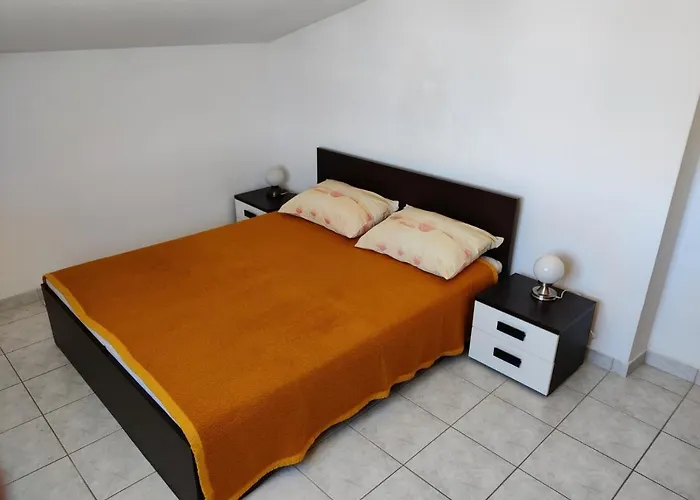 In With Sea View, Balcony, Air Conditioning, Wifi